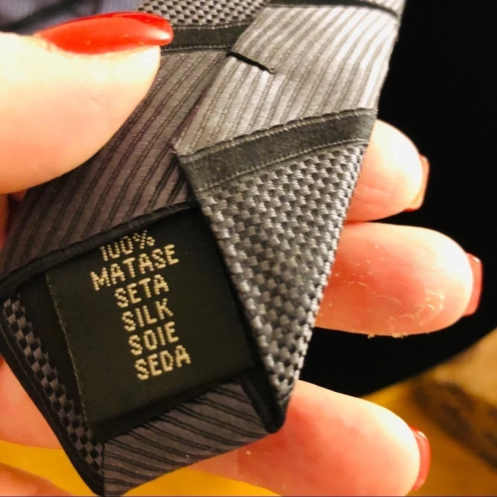 Y & G FASHION OF THE MOMENT 100% SILK TIE